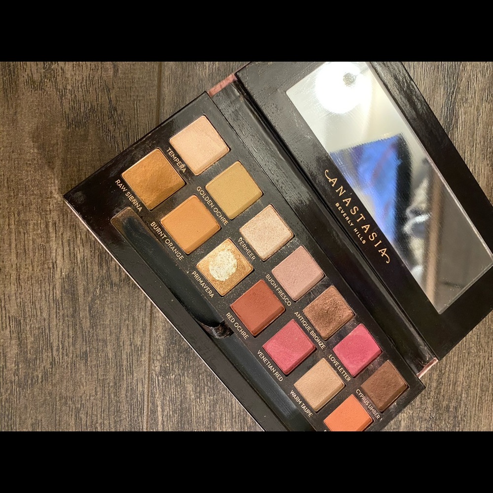 Used Anastasia Beverly Hills pallet
